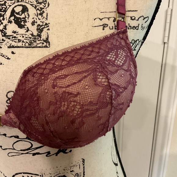 Victoria’s Woman’s Mauve laced tank-top Bombshell Bra. Size 36B. - Picture 2 of 7